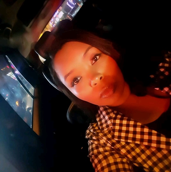 Meet your Posher, Tabitha - Picture 1 of 1